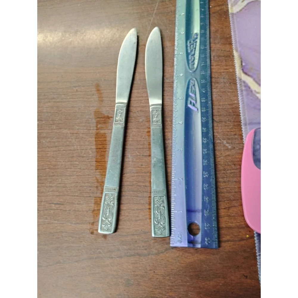 Customcraft Custom Craft Butter Knifes Fleur de Lis Scrolls